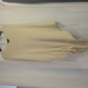 Fashionable knit poncho